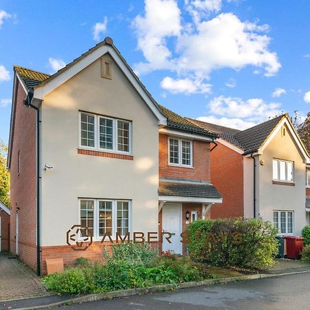 Spacious 5 Bed House In Reading By Amber Stays, Perfect For Business & Contractors, Sleeps 12! エクステリア 写真