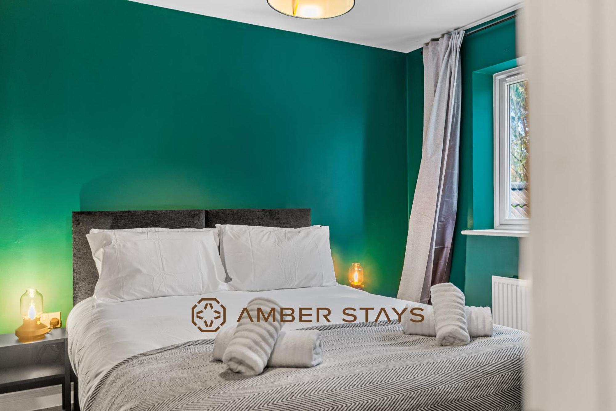 Spacious 5 Bed House In Reading By Amber Stays, Perfect For Business & Contractors, Sleeps 12! エクステリア 写真