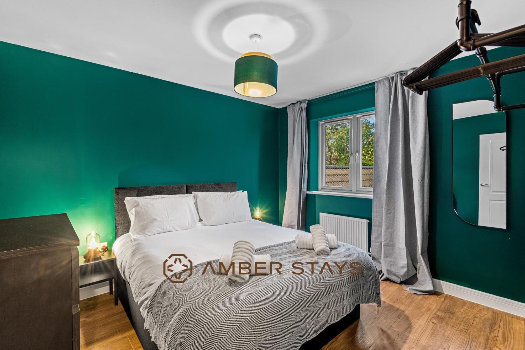 Spacious 5 Bed House In Reading By Amber Stays, Perfect For Business & Contractors, Sleeps 12! エクステリア 写真