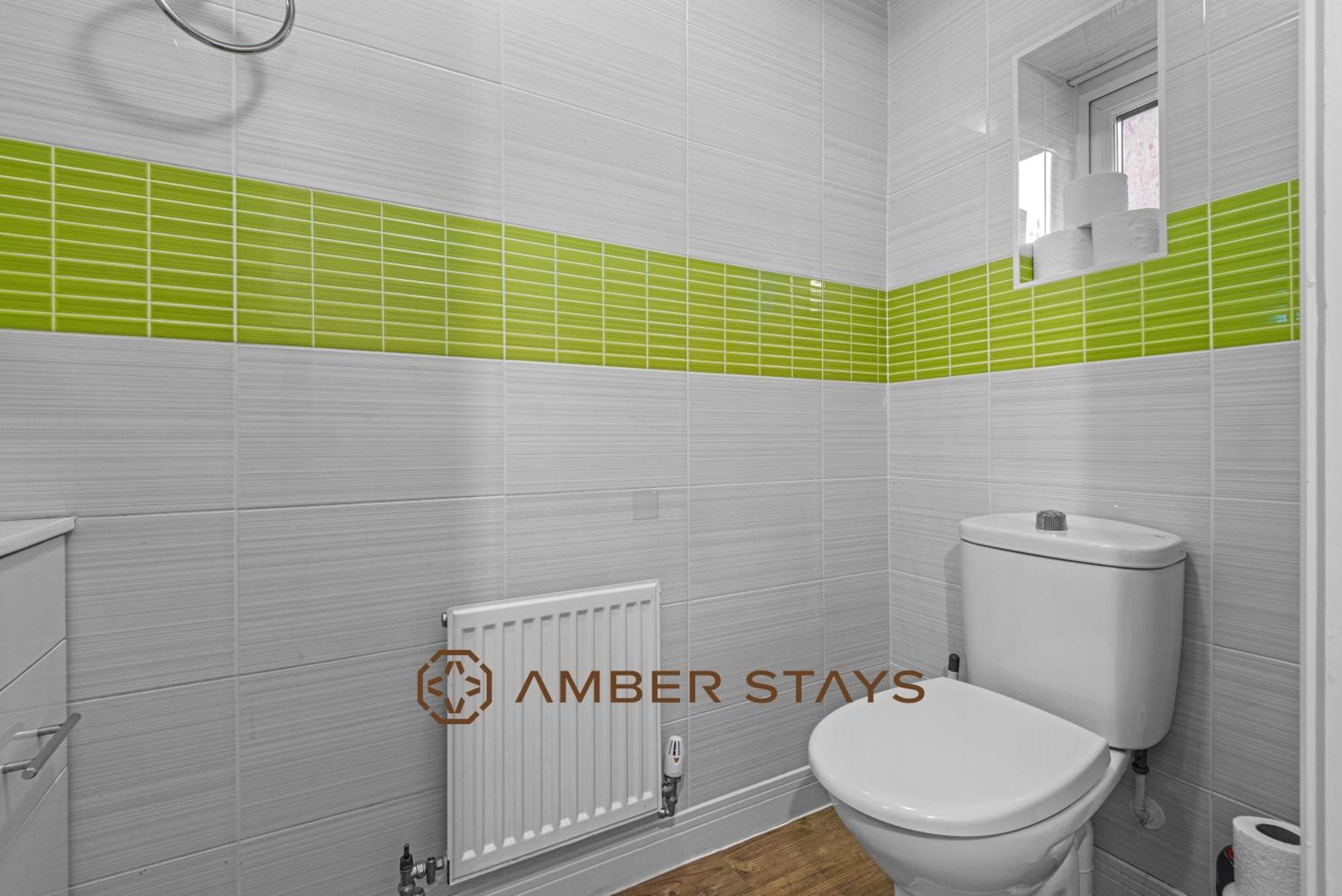 Spacious 5 Bed House In Reading By Amber Stays, Perfect For Business & Contractors, Sleeps 12! エクステリア 写真