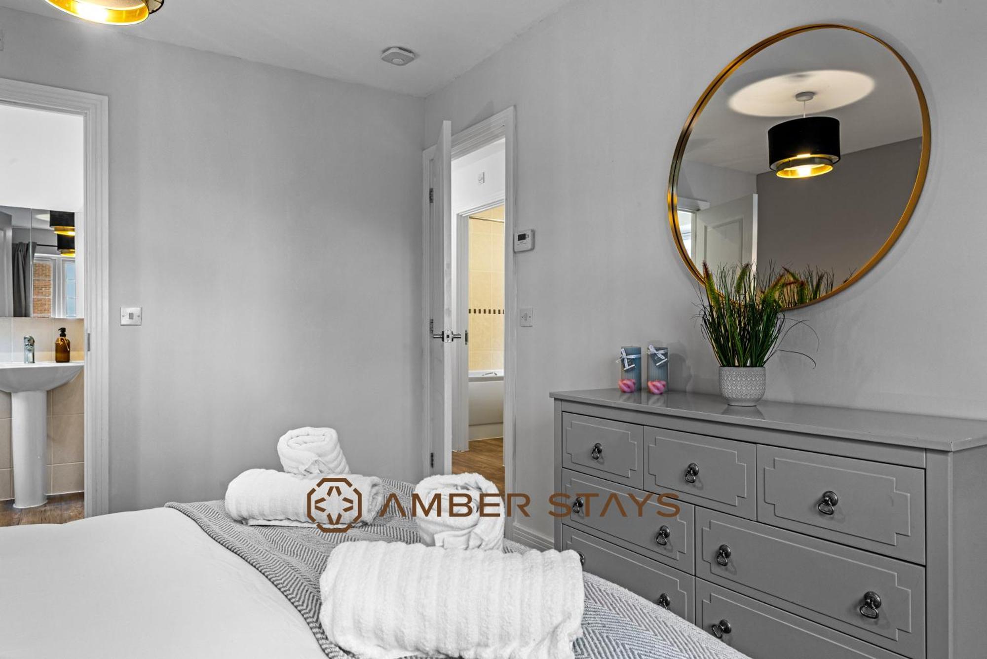 Spacious 5 Bed House In Reading By Amber Stays, Perfect For Business & Contractors, Sleeps 12! エクステリア 写真
