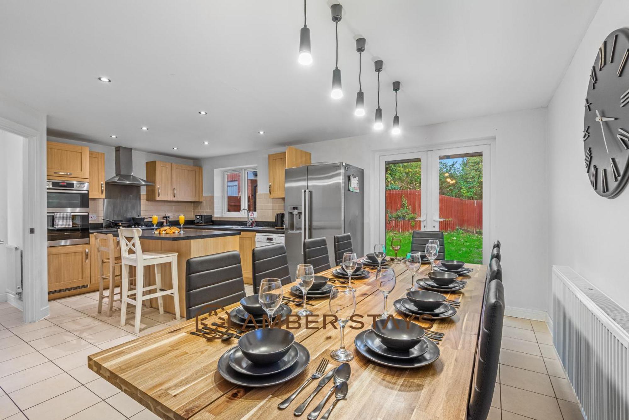 Spacious 5 Bed House In Reading By Amber Stays, Perfect For Business & Contractors, Sleeps 12! エクステリア 写真
