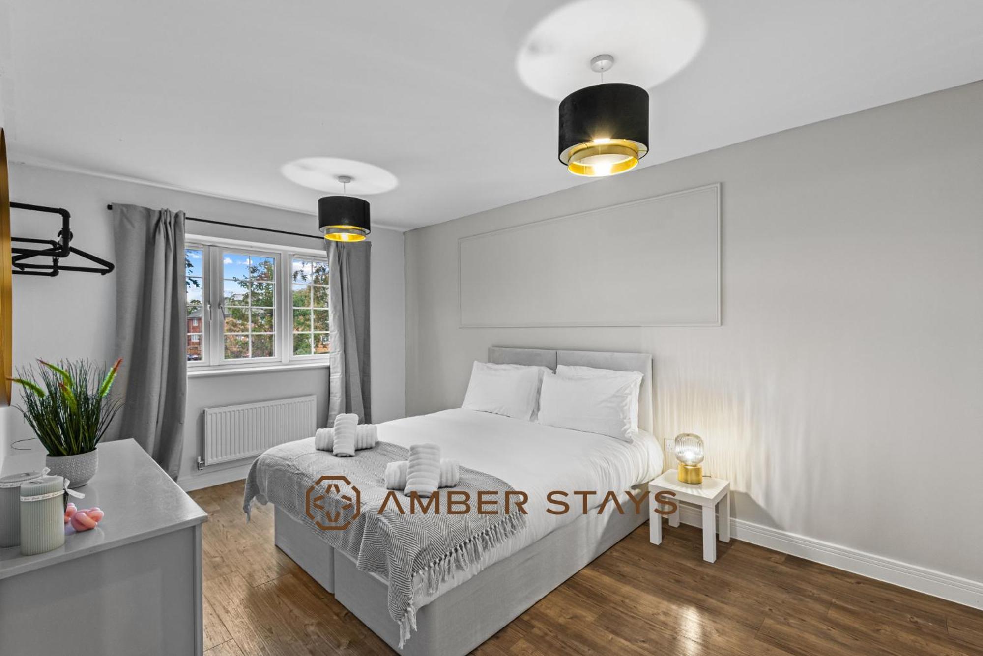 Spacious 5 Bed House In Reading By Amber Stays, Perfect For Business & Contractors, Sleeps 12! エクステリア 写真