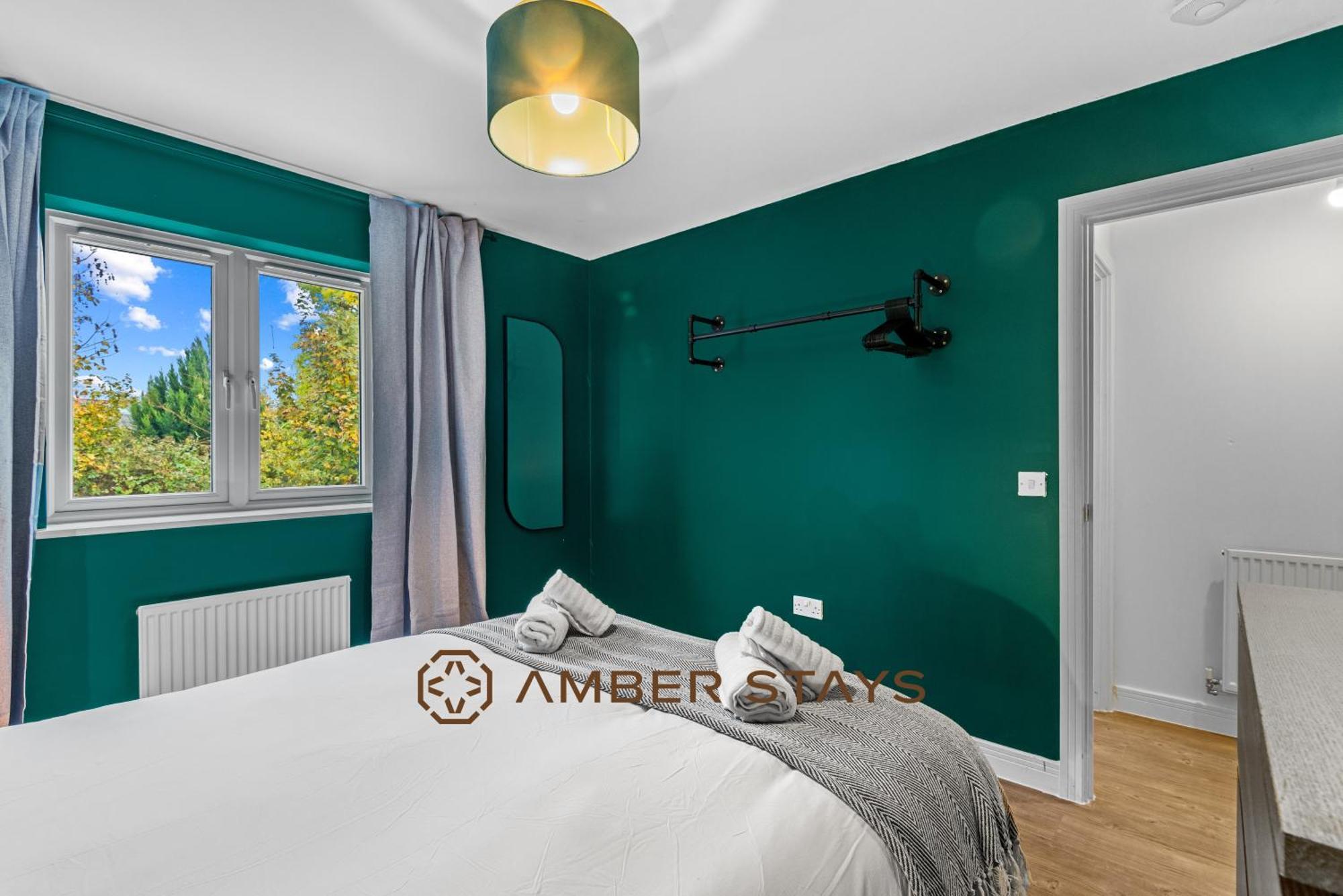 Spacious 5 Bed House In Reading By Amber Stays, Perfect For Business & Contractors, Sleeps 12! エクステリア 写真