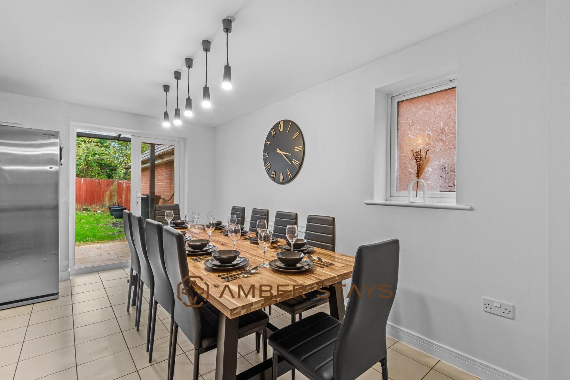 Spacious 5 Bed House In Reading By Amber Stays, Perfect For Business & Contractors, Sleeps 12! エクステリア 写真