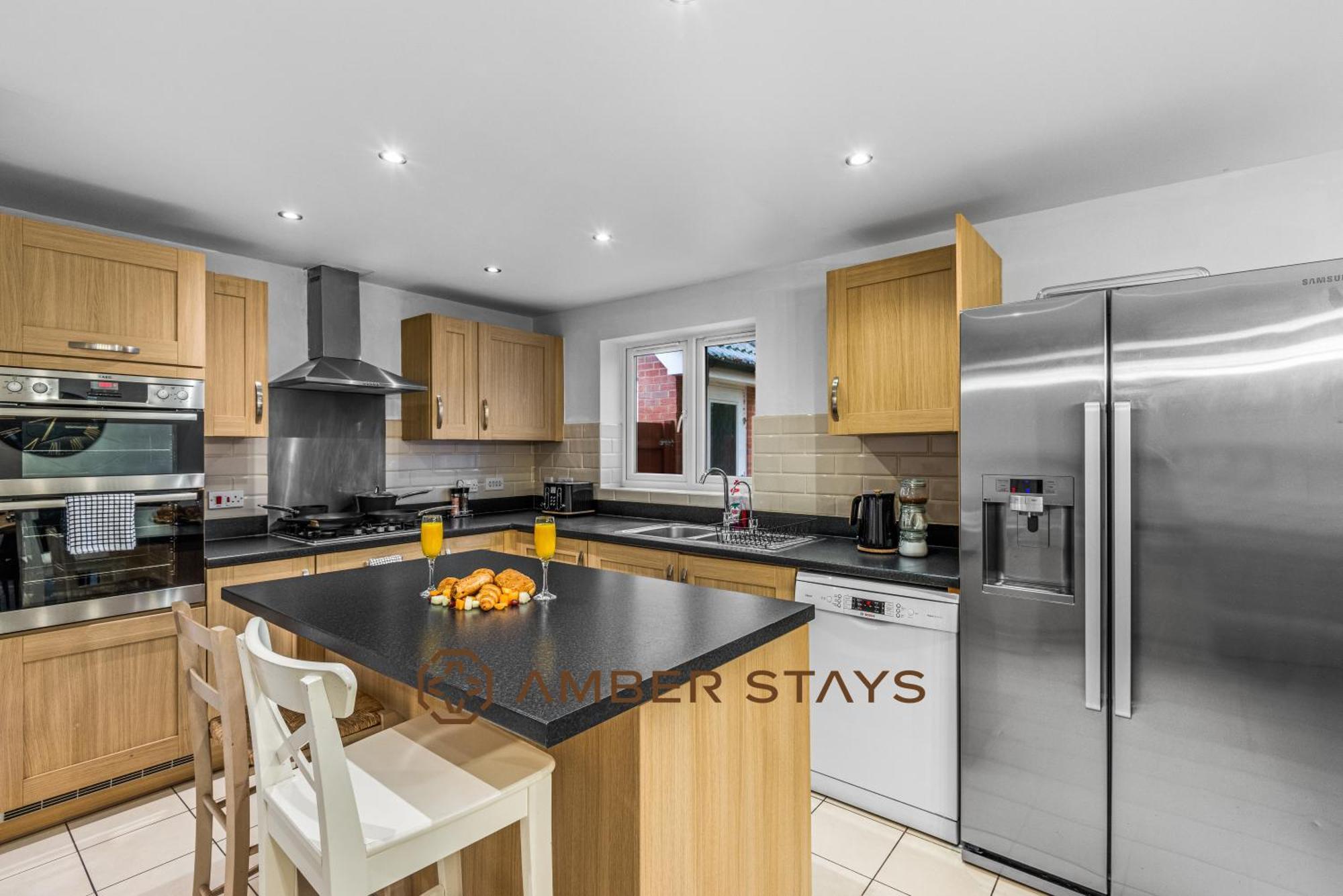 Spacious 5 Bed House In Reading By Amber Stays, Perfect For Business & Contractors, Sleeps 12! エクステリア 写真