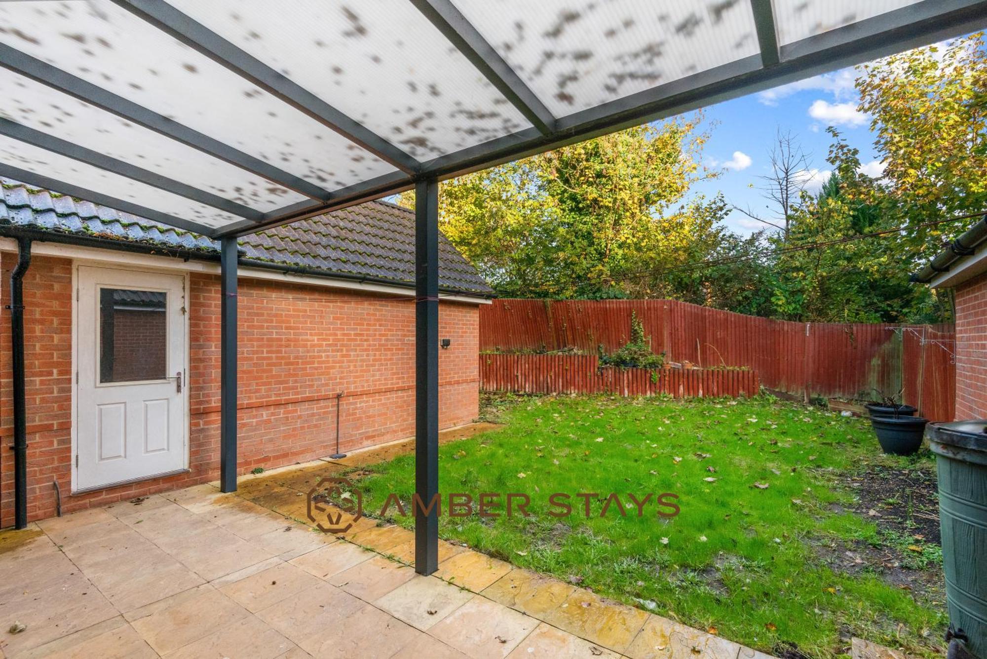 Spacious 5 Bed House In Reading By Amber Stays, Perfect For Business & Contractors, Sleeps 12! エクステリア 写真