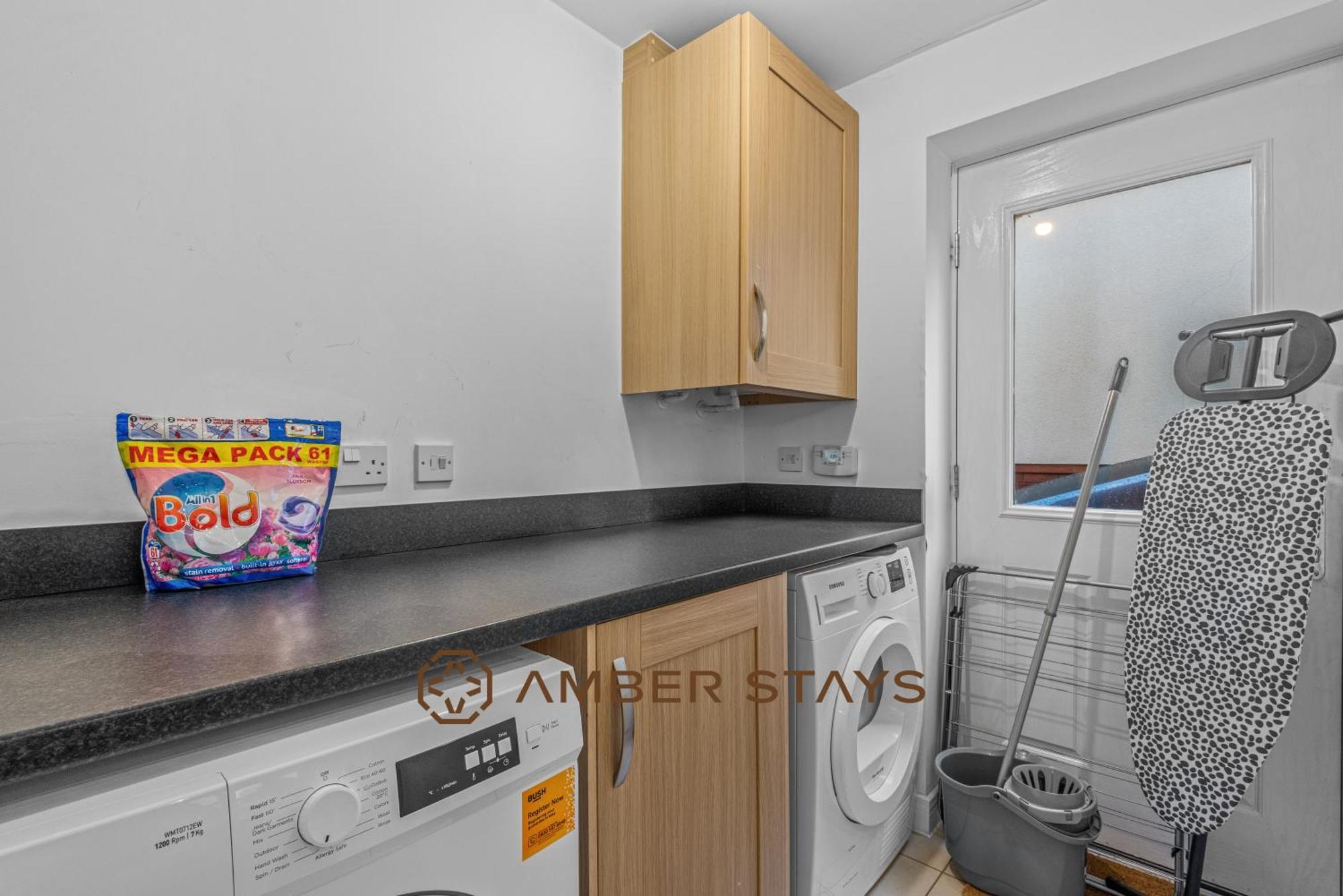 Spacious 5 Bed House In Reading By Amber Stays, Perfect For Business & Contractors, Sleeps 12! エクステリア 写真