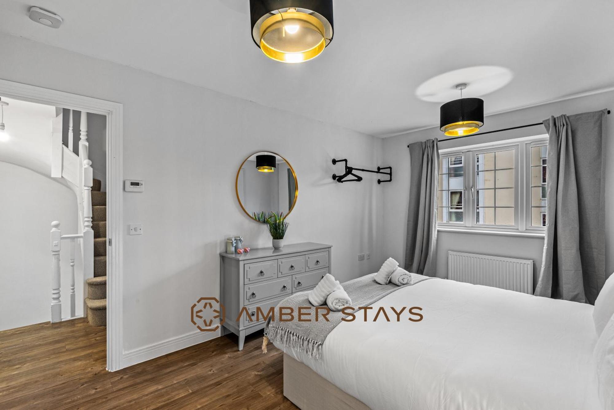 Spacious 5 Bed House In Reading By Amber Stays, Perfect For Business & Contractors, Sleeps 12! エクステリア 写真