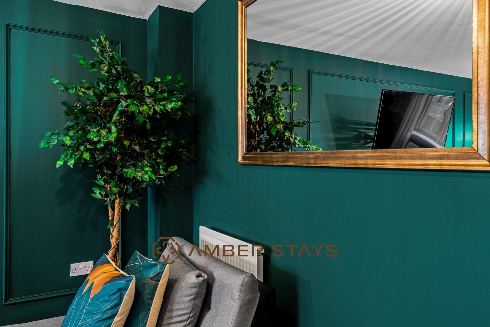 Spacious 5 Bed House In Reading By Amber Stays, Perfect For Business & Contractors, Sleeps 12! エクステリア 写真